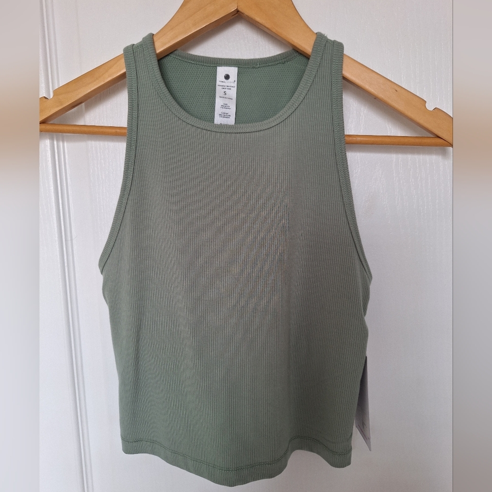 NWT Yogalicious Sage Green Ribbed Heavenly Rib Stacy Crop Tank top Small